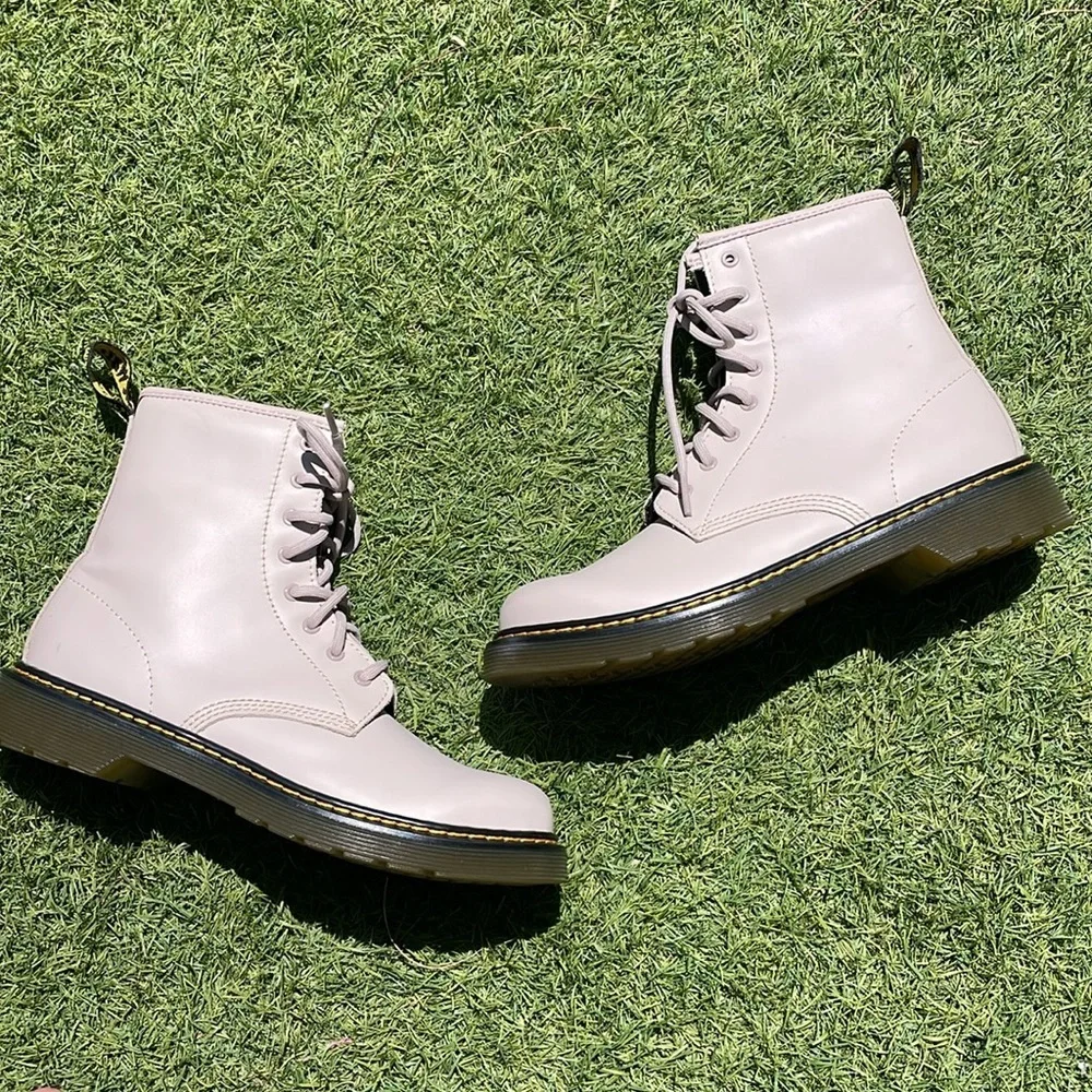NWT DR MARTENS 1460 Fashion Leather Boot!